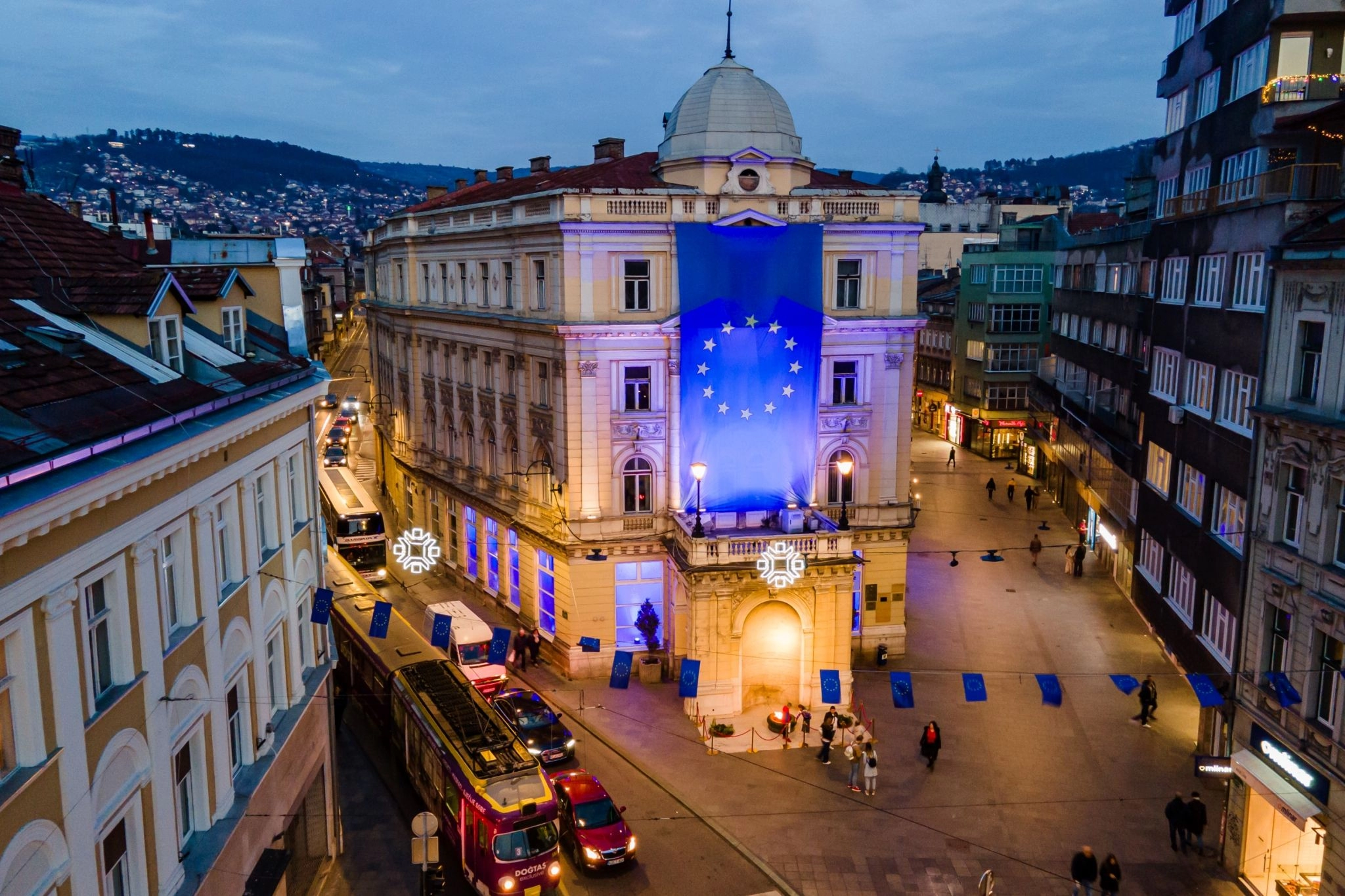 Tek nešto više od 50 posto bh. žitelja smatra kako je članstvo BiH i EU dobra stvar
